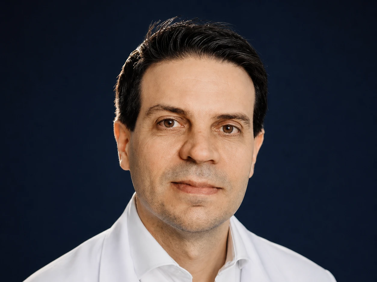 Retrato do Dr. Ivan Martins, angiologista e cirurgião vascular em São Paulo